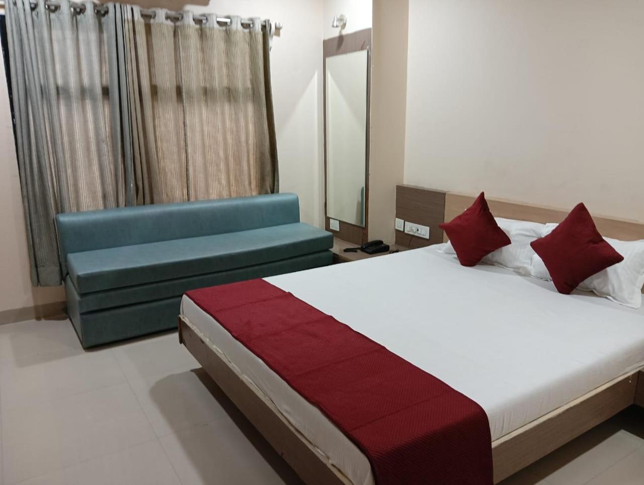 Hotel Tirupati Palace Indore Exterior foto