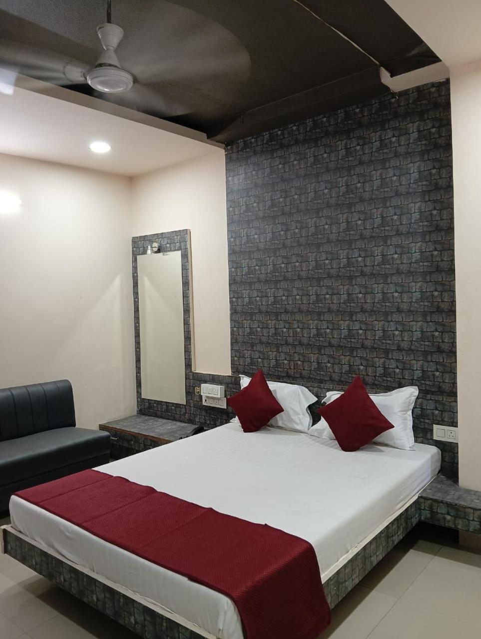 Hotel Tirupati Palace Indore Exterior foto